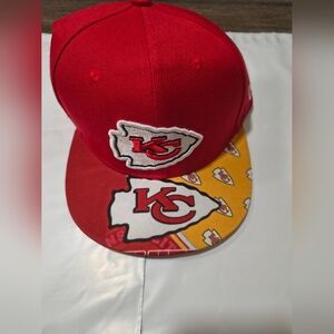 NEW ERA 9FIFTY SNAPBACK

NEW ERA 9FIFTY KC CHIEFS Snapback Hat NFL VINTAGE COLLE